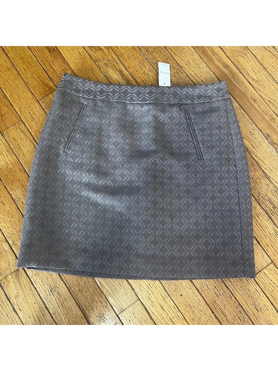 Dresses & Skirts - Ann Taylor LOFT Petites Textured Mini Skirt Size 8P